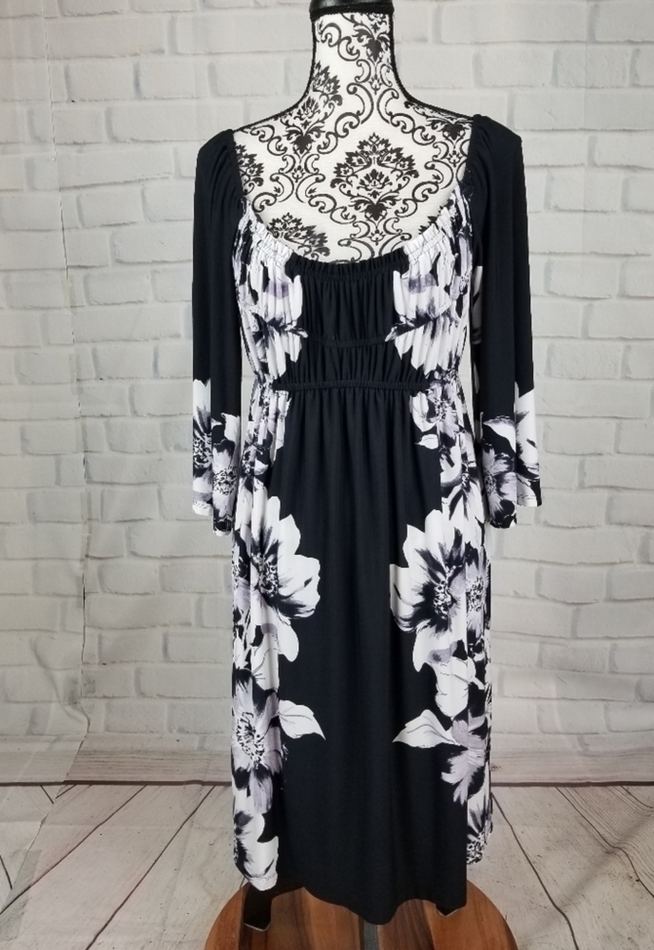Muse size 10 stretch knit long sleeve floral dress